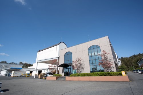 日野工場はクラス100のクリーンルームを設置。高品質の製品を製造しています。 日野工場はクラス100のクリーンルームを設置。高品質の製品を製造しています。